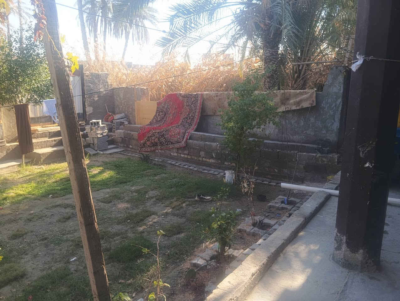 دار للبيع طابو زراعي سند 25 المساحه350م طابق ونصف عباره عن استقبال 4في6ومطبخ حار ومطبخ بارد وغرفتين نوم مع هول مع صحيات داخليه واخرى خارجيه اما الطابق الثاني عباره عن غرفتين نوم مع هول ممر مع صحيات البيت بناء حديث 2020 مع طارمه وثلاث دنك طابوك الطابق الارضي اما الطابق الثاني نص طابوك ونص بلوك كربلاء طويريج ناحية الخيرات مركز الناحيه السعر خاص المراجعه على الرقم *********** كما هو موضح بالصور كهرباء طوارى تيل بالباب ثري فيز
