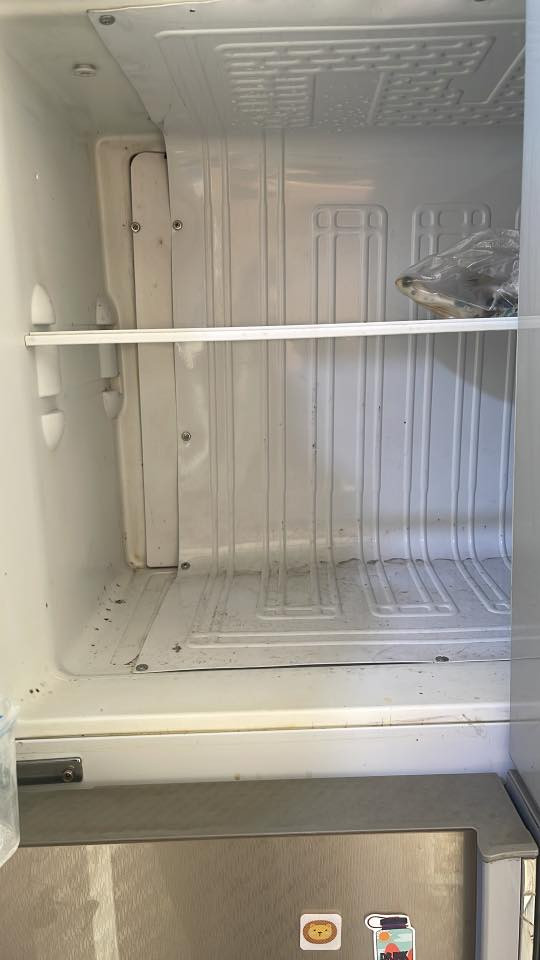 للبيع ثلاجه اربع ابواب محوره اوتماتيك جانت بخاخ حاليا متشتغل*********** للستفسار اتصل ع الرقم  والسعر حلل واخذ بلي يرضي بي الله
