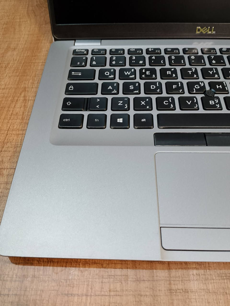 الأداء القوي والسعر المثالي.. Dell Latitude 5410 💻
​جهاز فئة العمل الشاق (Business Class) المصمم للأداء المستمر والأناقة.

​🚀 المعالج: Intel Core i5 جيل عاشر (سرعة واستجابة ممتازة).

​⚡ الذاكرة: 8GB RAM مع هارد SSD 256GB (إقلاع في ثوانٍ).

​🖥️ الشاشة: 14 بوصة بدقة FHD (1080p) لألوان واقعية ومريحة للعين.

​🔋 البطارية: أداء ممتاز يدوم طويلاً.
​⚖️ التصميم: هيكل متين، وزن خفيف، وشكل نحيف وعصري.

​🔌 المنافذ: يدعم Type-C و HDMI و USB 3.2.

الجهاز نظيف جدا كما موضح بالصور 
​💰 العرض الأقوى:285 ألف دينار فقط!
🎁 العرض يشمل: التوصيل مجاني لباب بيتك.


**إذا كنت صاحب هذا الإعلان وتريد حذفه لأي سبب، رجاءا أرسل رسالة إلى الدعم الفني**