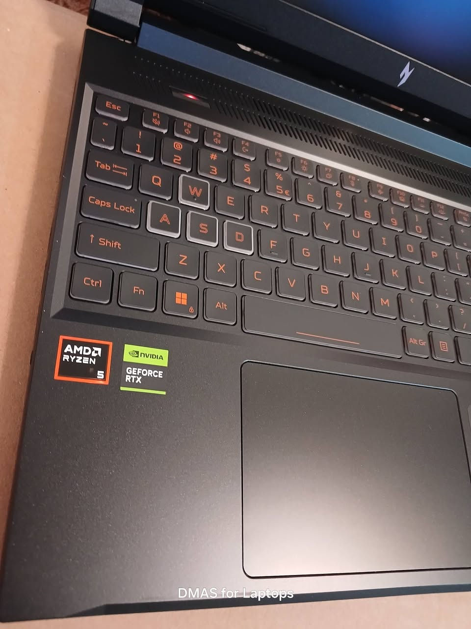 السلام عليكم
سعر لابتوب 1050 مليون و خمسين ثابت
💻 لابتوب Acer Nitro V16 AI گيمينگ مستعمل نظافة فول – أحدث موديل
سنة الإصدار: 28 / 7 / 2025
✨ نظيف جدًا
🔋 البطارية 100%
💰 السعر: 1050000 الف ثابت قفل (غير قابل للتفاوض)

🌟 الحالة: مستعمل
💻 البراند: Acer
💻 الموديل: Nitro ANV16-42
⚙️ المعالج: Ryzen 5-240W
🧠 يعادل Core i5 جيل 15 (موديل 2025)
🧠 الرام: 16GB DDR5
💾 الخزن: 500GB SSD NVMe
🖥 الشاشة: 16.1 إنج FHD WUXGA بتردد 180Hz
🎮 كرت الشاشة الداخلي:
Shared 8GB
NPU Compute Accelerator Shared 8GB

🎮 كرت الشاشة الخارجي: RTX 5050 سعة 8GB (قدرة 90 واط)
⌨️ الكيبورد: إضاءة خلفية لون برتقالي


**إذا كنت صاحب هذا الإعلان وتريد حذفه لأي سبب، رجاءا أرسل رسالة إلى الدعم الفني**
