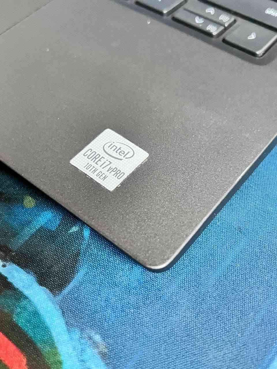 ‏💎  لابتوب  Dell للبيع 💎
‏لابتوب راقي جدا،  مواصفات قوية، مناسب للدراسة والتصميم والبرمجة،  ويشغلك البرامج الهندسية باداء ممتاز مثل الاتوكاد وبقية البرامج الاخرى 💎 ،  وايضا يشغلك العاب متنوعة بسلاسه عالية 🔥
‏المواصفات ⚡
‏⚜ المعالج / Core i7 10610U جيل عاشر
‏⚜ كرت الشاسة / Intel UHD GRAPHICS 620 16GB 
‏⚜ الرام / 32GB  DDR4 🔥 سريع 
‏⚜التخزين / 256GB SSD M.2
‏⚜ الشاشة لمس/  14.1 INCH FHD SCREEN اللوان جدا جميلة 
‏نظافة اللابتوب  100‎%‎ ( جديد) 
‏شاحن تايب سي اصلي 65w
‏⚜اللابتبوب يحتوي على بصمة اصبع وايضا بصمة وجه 🌝
‏ملحقات الجهاز
‏⚡ شاحن اصلي 
‏💼 حقيبة
‏🖱 ماوس 
‏🖱 ماوس باد 
‏❄ الضمان 10 ايام استبدال في حال وجود اي مشكلة او خلل تتواصل ويانه مباشرة،  الاستلام بعد الفحص والتأكد من جميع التفاصيل 🩵 
( السعر  530 الف )
‏يتوفر توصيل كل انحاء العراق
‏متواجد ماسنجر
‏واتساب ***********
