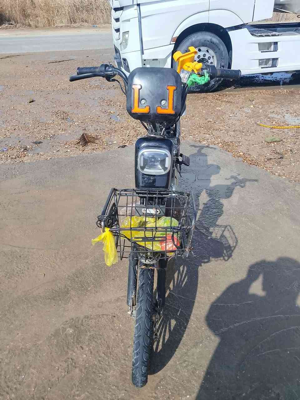 السلام عليكم دراجه شحن للبيع مكفولة ***********
