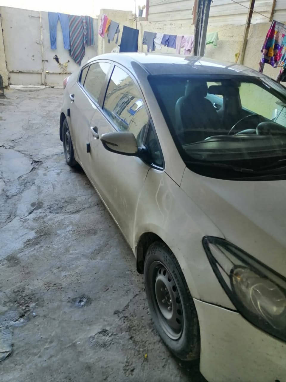 السلام عليكم سيراتو للبيع ٢٠١٤ مكينه الف او ٦٠٠ دوش كير مكينه تخم تاير كله بالجيس مكفول سياره بيها ربع باب صبغ او خشم الجاملغ صبغ بس خشم الجاملغ بدون اي دواخل اكرر بدون اي دواخل سياره مال بيت رقم اربيل تحويل ثاني يوم مكاني بغداد المحموديه
سعر ١١٨  او بيها مجال حك الجيه للتصال ***********
