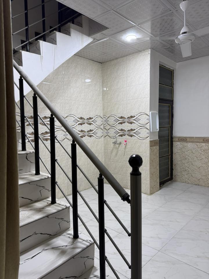 دار للبيع المساحة 50م
طابو زراعي سند 25 اقرار محكمه مقابل ملحق قريه الغدير ع شارع المطار عمود 327 المنطقه كلها تبليط وخدمات  كامله

يحتوي الدار على غرفة نوم وصاله ومطبخ مزدوج وصحيات 

الدار جاهز للسكن كونكريت اساس وسقف 

كهربائيات كامله مراوح انارة داخلية خارجبه  خط مولد ووطني خط ماء تأسيس ماء تناكي سخان مغسلة خلاطات  .. جاهز للسكن

السعر20 مليون

للاستفسار ***********
