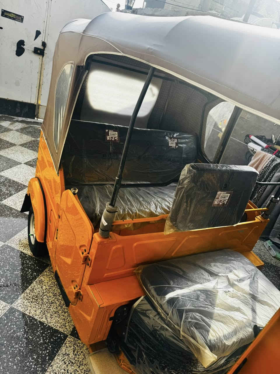 سلام عليكم تكتك للبيع موديل 22 شهر 10 تكتك مابيهه تعمير فقط لغد وقليل وكدامكم موضح بل صور عنوان بغداد العبيدي  شراي يتصل ‭0771 935 6984‬
