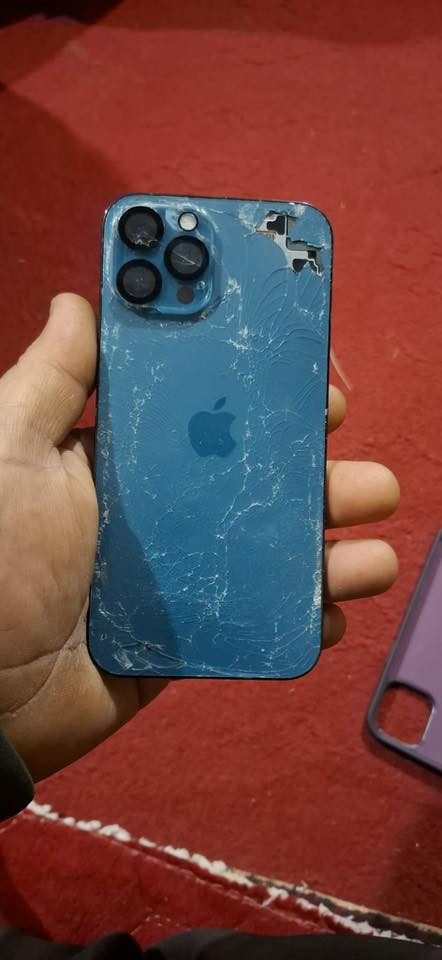 السلام عليكم
ابفون ١٢ برو ماكس 

بطاريه ٨٢

ذاكره ٢٥٦

تك 

كله شغال عده الضهر 

السعر ٤٠٠ وبي مجال 

***********
