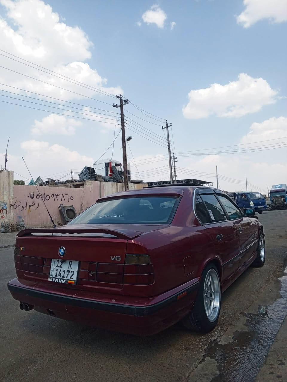 السلام عليكم
BMW.          520اصل السياره كبس 
موديل 1991
بدون ضرر بدون صبغ فقط دوسات 
مكينه كير شرط كير عادي 
فتحه سقف 
تبريد 
كشنات جلد طخم امامي خلفي كلاجديد لايت زينول طخم تاير ويل ام كلا جديد بسمي السياره شرط التحويل هزه جديده مري صقر 
بجم عريض 
مكان السياره موصل الايمن 
السعر 67وبيها مجال بسيط 
***********
الرجااااء مكلف بلنشر تفاصيل اكثر اتصل علرقم خاص مااجاوب خلاص اتصل على صاحبها ❤️
