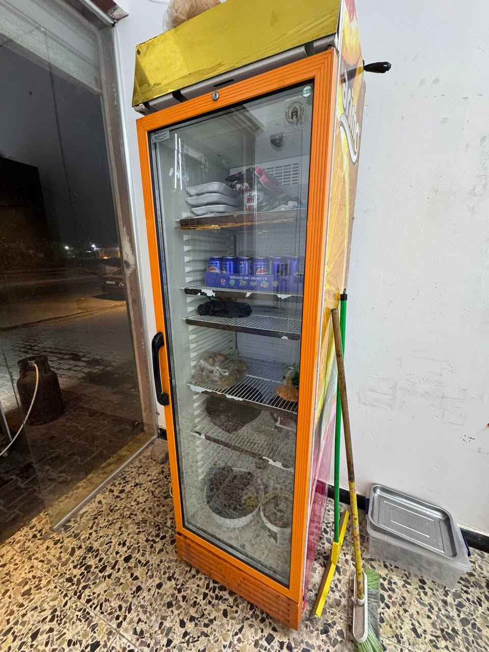 للبيع
عربانه ب٤٠٠ 
براد ب٢٥٠


**إذا كنت صاحب هذا الإعلان وتريد حذفه لأي سبب، رجاءا أرسل رسالة إلى الدعم الفني**