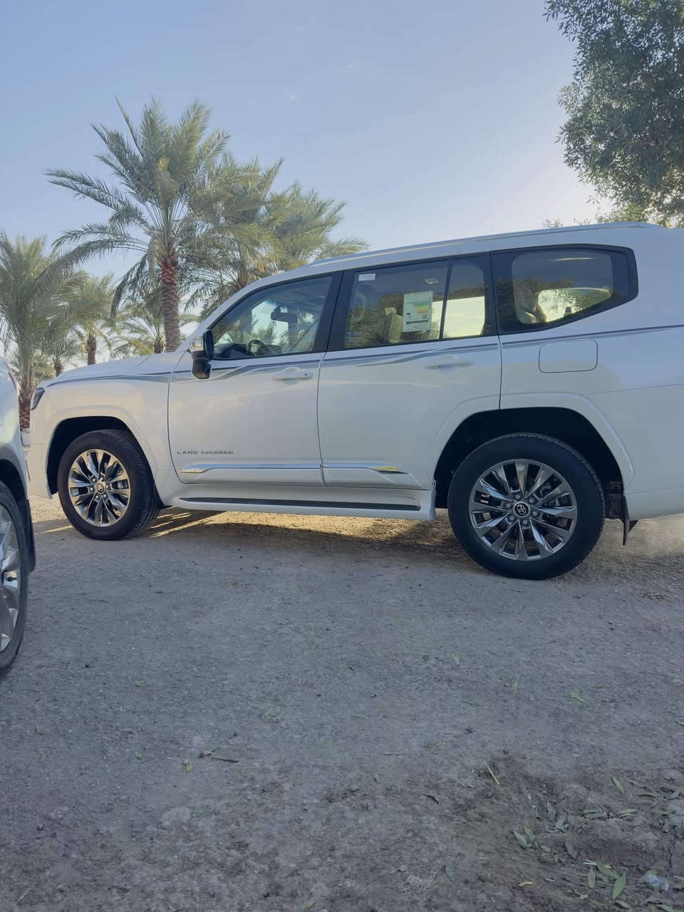 السلام عليكم  لاندكروز GXRLiMTDاصل فول مواصفات(٢٠٢٤) كفاله عامه 
السياره مال جناي ماشيه ١٨ الف فقط 
بسمي تحويل مباشر السياره جديده للشرايه التصال 
ع*********** 
السعر ٧٢٥ بيه مجال بسيط للشراي
