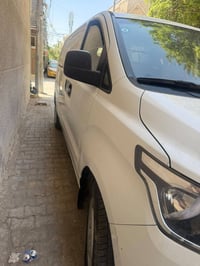 ستاراكس فان للبيع موديل٢١ محرك مفتوح مومسكر ماشيه 42 سياره جديده مكفول...