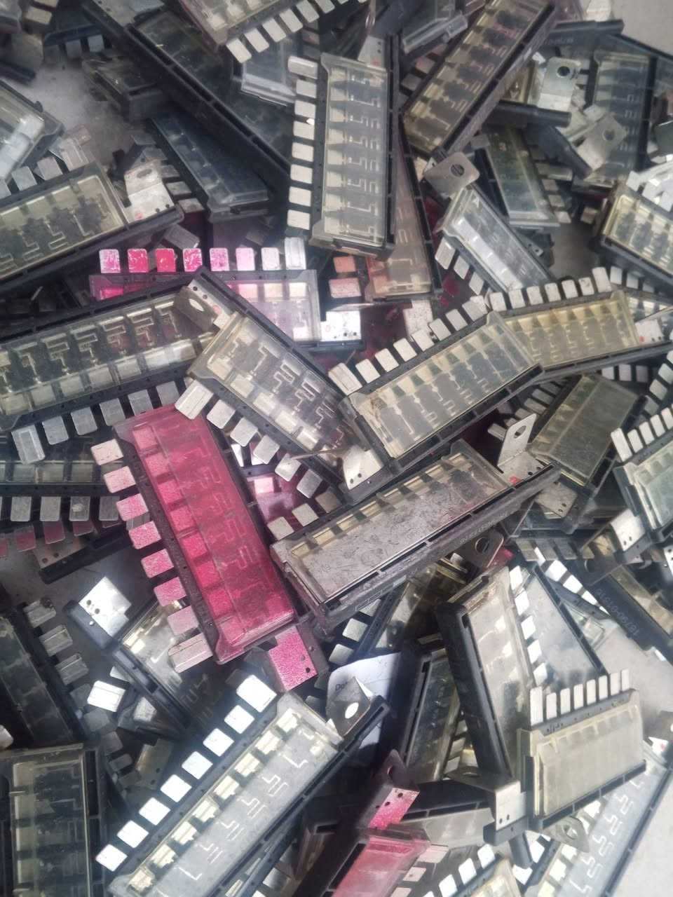 اللهم صلي على محمد وال محمد
وصول كميه من فيوزات رائيسي
للبيع جمله فقط 
الاتصال على الرقم التالي ***********
وات ساب........... ***********
ملاحظه يوجد الدينا خدمة توصيل كافه محافظات
