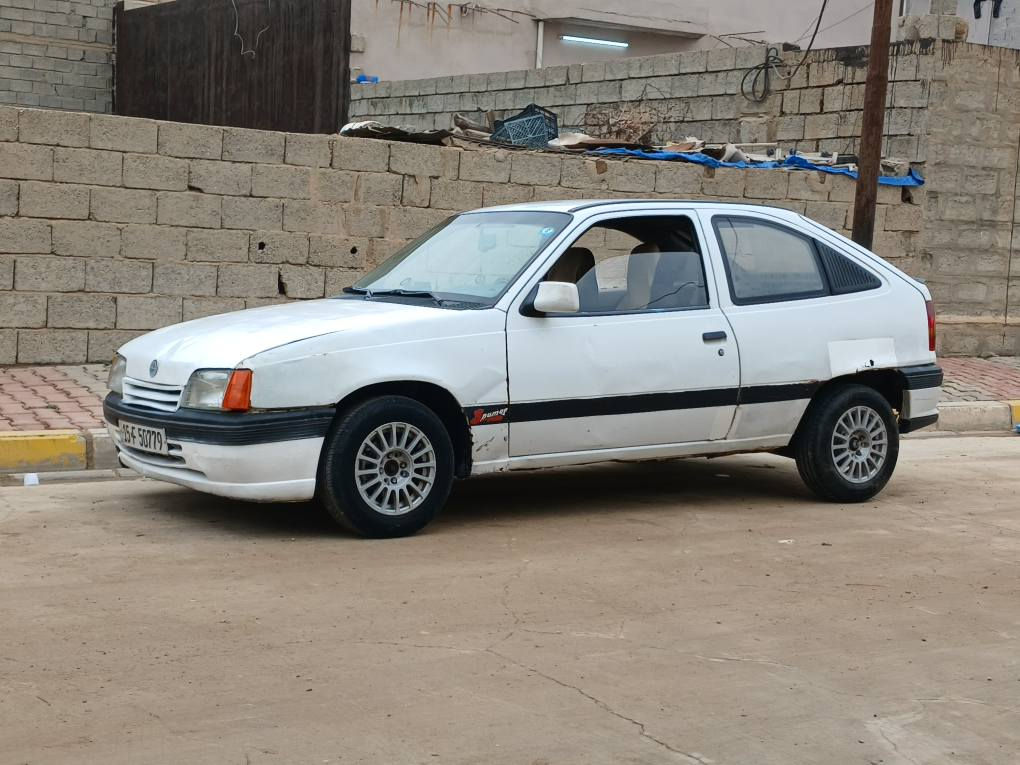 للبيع اوبل كاديت 
- موديل 1990
- محرك 16 شرط نظافة و نكرة سلف
- گير اوتوماتيك 
- بطاقة بانزين
- سنوية مشروع وطني مامنتهي و رقم انكليزي شرط تحويل
- تخم صدر و تايرات و بطارية كله جديد ما بي نقص 
- السعر 19 ورقة و مجال 
الهاتف ☎️ ***********
 رجاء اذا مو شراي لا تخابر و لا تعلق .
