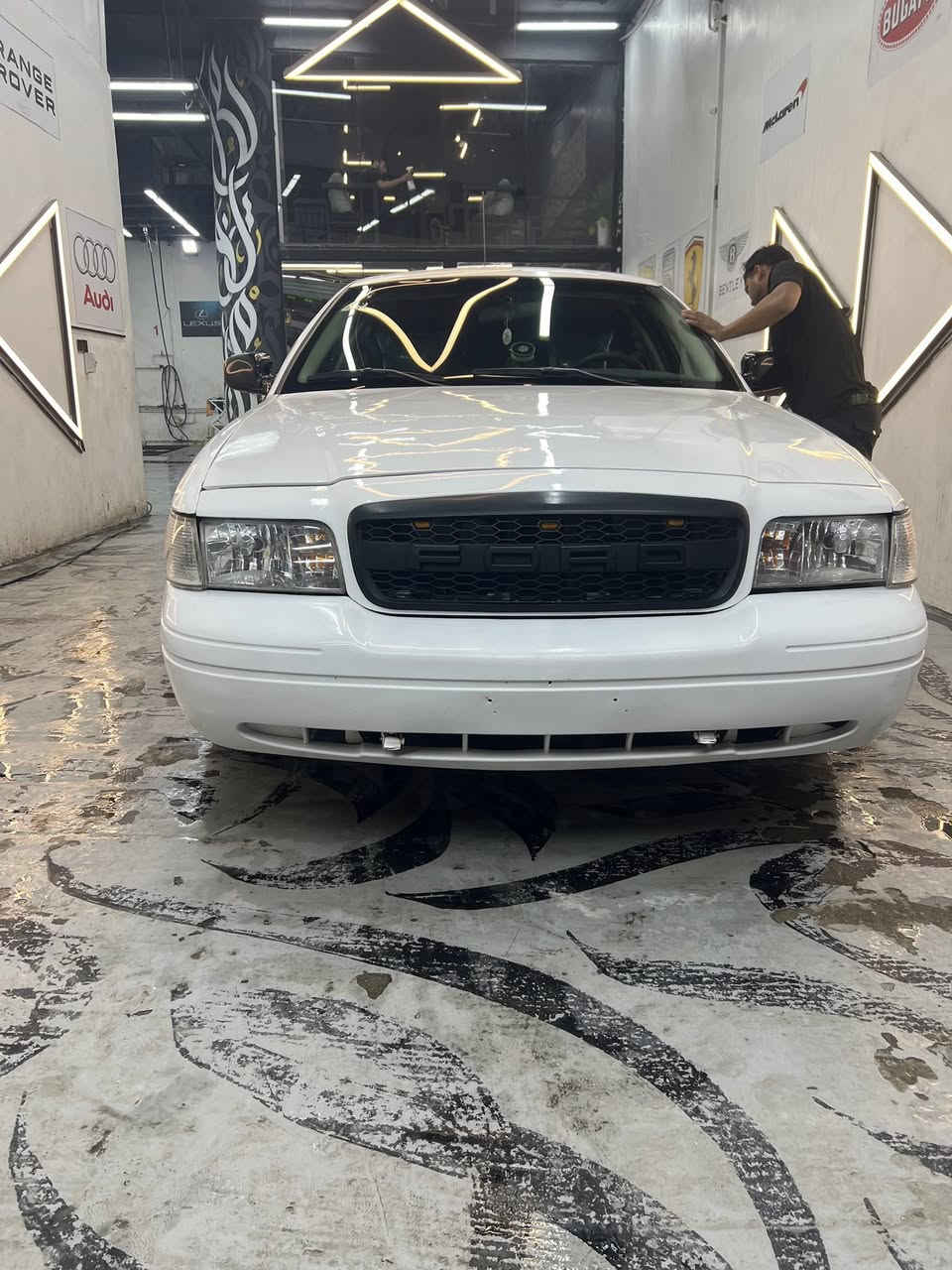 الغوالي مراوس فقط أب فورت اوسلفادور أو باترول السيارة جاهزة من كلشي كير مكينة صدر تاير غرفة لووووك نقص فقط كمبريسر تبريد معاملة كاملة مال الرقم فقط تدخل للمرور اتمشي الاجراىات كمارك غير شي كامل تواجد فيس قليل *********** السيارة بعد احلة من الصور مكاني بغداد وجبلة حلة دوامي هناك
