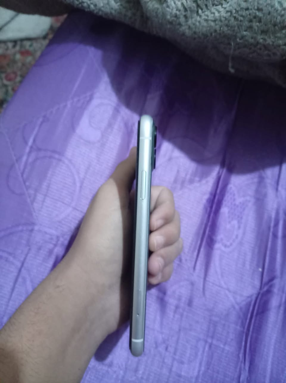 سلام عليكم عدي ايفون XRكلش نضيف ذاكره 64امبدل بس بطاريه كلشي شغل فيس ايدي شغل شاشه مابدله تقره اتلث خيارات عدك بس مشكله زغير بس الضهر ماله مكسر او مخليله لزكه مال 13 سعر  175 بي مجال بصيط عنوانه بغداد مدينه الصدر رقمي واتساب ***********
