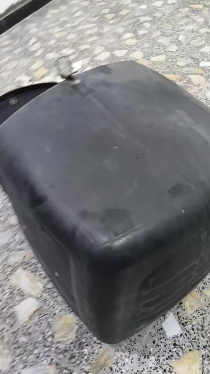 متاح صندوق دلفري نضيف مستعمل قليل السعر 25 مكان ديوانيه سنيه سياحي 
@إشارة


**إذا كنت صاحب هذا الإعلان وتريد حذفه لأي سبب، رجاءا أرسل رسالة إلى الدعم الفني**