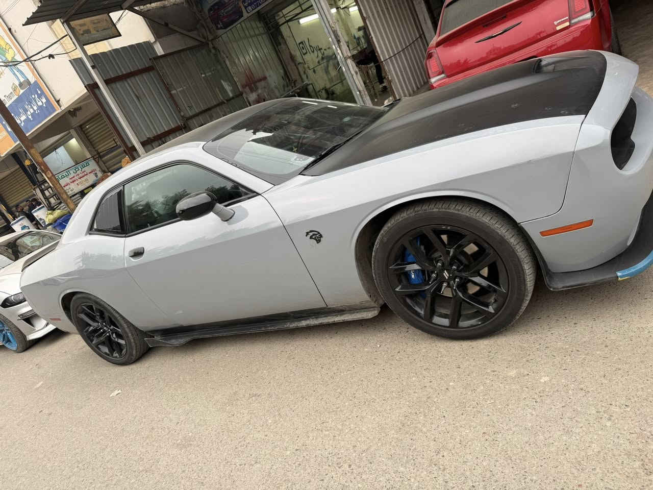 جالنجر gt
موديل 2021 
لون سمنتي 

مواصفات السيارة : 

شفتات ستيرن 
تشغيل عن بعد 
حساسات خلفية 
شاشة وسط 
تحكم مري 
تدفئة وتبريد كشنات 
كشنات حضن 
 

حادث السيارة : 

صبغ قطعتين الجاملغات الامامية وتبديل باب عكس السايق فقط !!! 
ايرباك بردات فقط 
الاضافات : 

بولش ونانو سيراميك 
تخم تاير جديد  
اويل كاج كام ( بولت ) 
دبل اكزوز ريمونت بوابات صوت طرب 
دواخل كاربون فايبر بل كامل 
دمام صوت خلفي 
دفيوزر خلفي ابو اللد الخط 
حلوك اكزوز ( كورسا ) 
لايتات زينون ضمان 
شفقة srt 
فجوج srt 
دوسات srt 
دعاميه اماميه srt 
سكوب مثلثات srt 
ستد طلقة تخم 
ارضيات السيارة حظن 
/// الدفيوزر الخلفي موجود 
/// الدبات الوسطية موجودة 
/// ستد بلادي موجود 

 للاستفسار : *********** 
السيارة بأسمي رقم سليمانيه تحويل ثاني يوم 
مكان السيارة بغداد
السعر 190$ وبيها مجال بسيط
