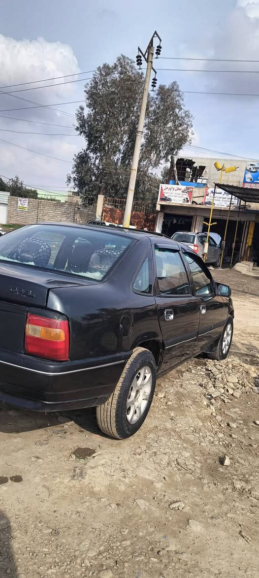 سلام عليكم اوبل فكتره حجم 20 مديل 93 سياره جهزه ابيعك تحويل فقط طخم كلو جديد مسجل واربع سمعات جدد طخم تايرات جديد صارلو يومين داخل الصياره جديد احلا من الخارج  مكان السياره موصل قوسيات 
السعر 40 وبيها مجل حك جيتك 
رقمي ***********
