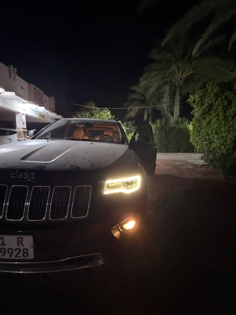 مساء الخير
جيب گراند شيروكي للبيع 
الفئة ليمتد
سنة الصنع 2014 

المواصفات : 
بانوراما 
حساسات امامية
حساسات خلفية 
رادار امامي 
اضاءة امامية زنون معَ LED
كشافات بروجكترات هايلوجين 
محرك V6 3600 CC بقوة 295 Hourse Power 
نظام دفع رباعي 4*4
جگات ارتفاع وانخفاض
هوك السحب امامي و خلفي 
عدة السيارة كاملة 
مرآة الأمامية شفط 
اوتو بارك 
اوتو هولد 
تراكشن كونترول
نزول المنحدرات 
نظام الايكو الاقتصادي 
اشاير LED في المرآة
داخل قرميدي جبلي 
تبريد قطعتين
 5 مقاعد جلد 
مقاعد الصف الثاني تسخين و تبريد 
المقاعد الامامية تسخين و تبريد 
المقود ( الستيرن) تسخين
نوع ناقل الحركةZF اوتوماتيك 8 نمر
صندوگ كهربائي 
الدشبول الأمامي في اللون الأسود مع الصاج 

الضرر : ضرر امامي چاملغ معَ بنيد صبغ بدون دواخل 
للاستفسار الاتصال عبر الارقام : 
*********** 
***********
