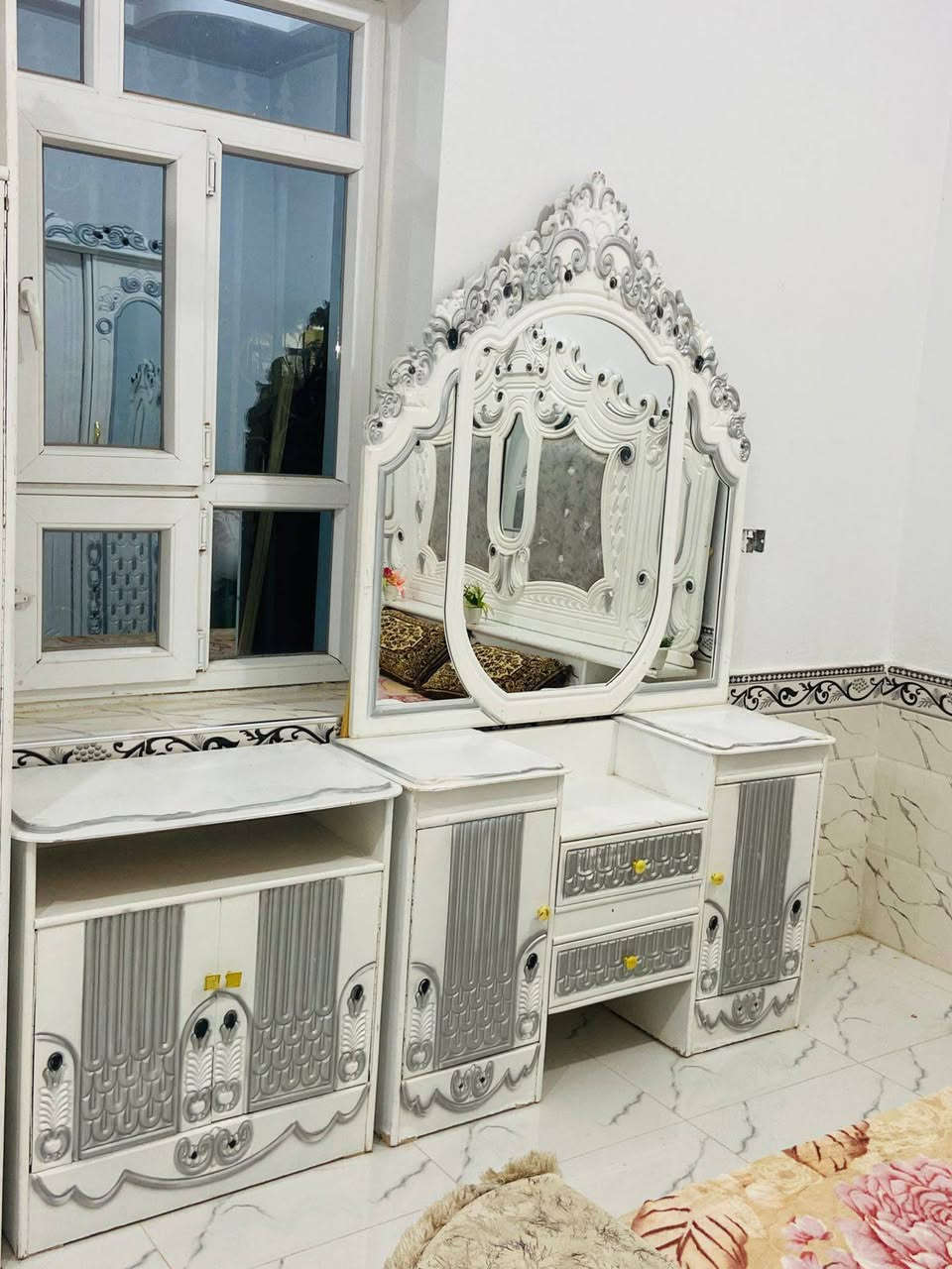 للبيع غرفة نوم توج خشب صاج عراقي حطاطه نضيفه خمس قطع صبغ حراري درجة اولئ عنوان الرمانه البعبيد سعر 700 وبي مجال 
***********
