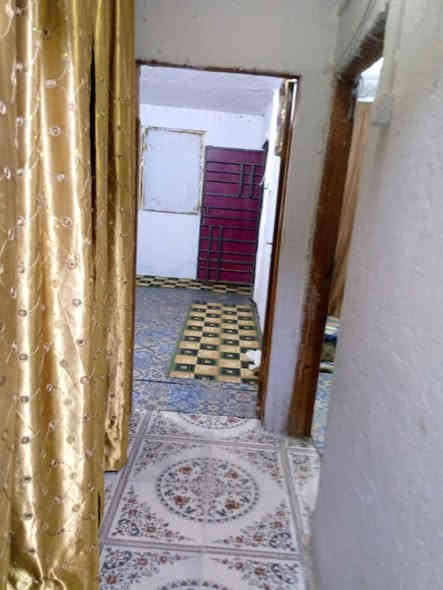 سلام عليكم ورحمه الله وبركاته شقه للبيع في البصرة الموفقيه شارع الدنك مقابيل شركة الكهرباء الموفقيه طابو صرف اسود بسمي مساحه 225 طابقين طابق لارضي قرفه جبيره وهول ستقبال وهول موزع وديوانيه ومطبخ ومجمع صحيات وحديقة جبيره طابق الثاني قرفه جبيره وقرفه زقيره وصحياتت 
الشقه 4طوابق حنا لارضي والثاني طابو صرف اسود بسمي مصفره من الظريبه الماي والكهرباء وكلشي 
شقه على شارعين وال شقه الفوك شقتنا معزوله درجها لوحدها 
سعر 65 
*********** البصرة
