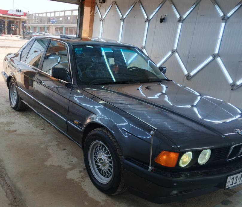 بي ام 735 اصل 
موديل 92 رقم بغداد دولي 🎖️
بااسمي گير ومكينة مكفولات 
حدادية جديدة تخم تاير جديد ✨
ويل شمسي🌞 دبل ارباك 
مكفولة من ضربة والخياس 
مصبوغه جماليه جديد✨
كهربائيات ع وضع شركة ....
السعر/ 52
عنوان بابل الاسكندرية✏️ ***********
