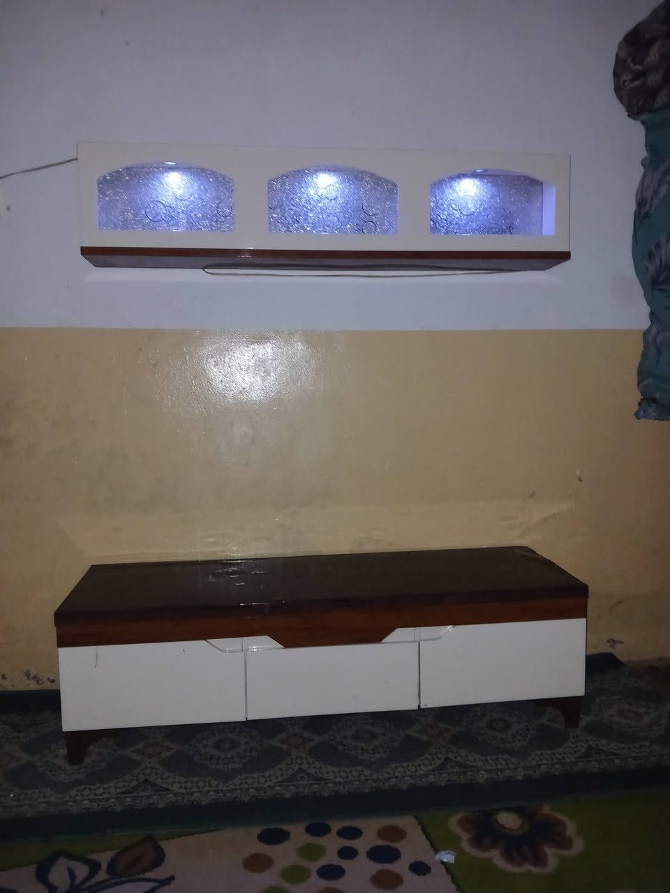 ميز بلازمه للبيع قطعتين كلش حلو نضيف بعقوبه تحرير 
***********
