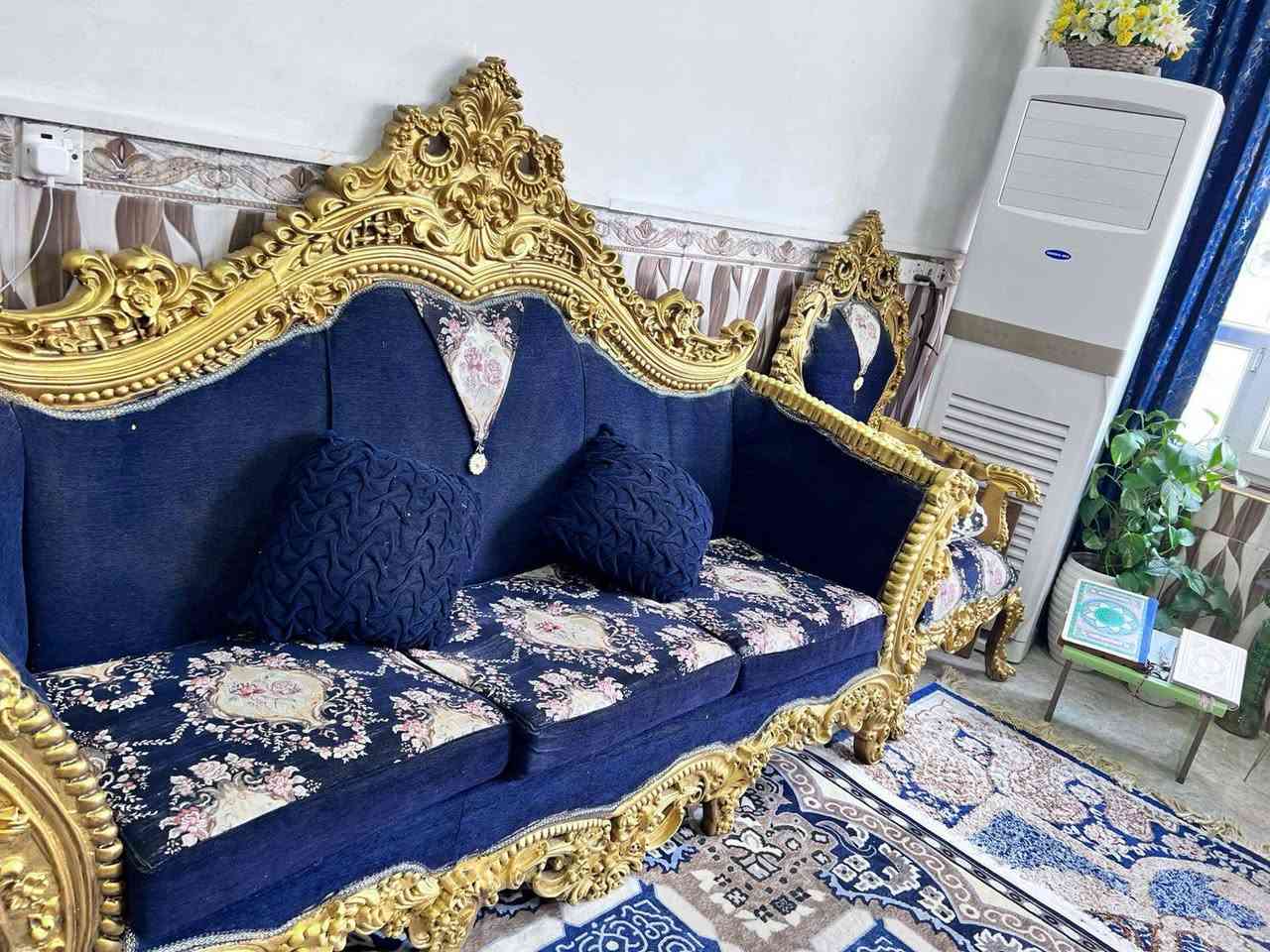 سلام عليكم
عندي طخم رئاسي ١٠ نفرات نظيف حيل وأشتريتها قبل سنة بسعر مليونين وربع وهسة محتاج فلوس وآني ما ناوي أبيعها من كل كلبي بس الظروف تحكم، اريدها بسعر مليون..اللي يحب يشتريه يكدر يخابر الرقن الموجود جوة أو يراسل الصفحة. 
***********
