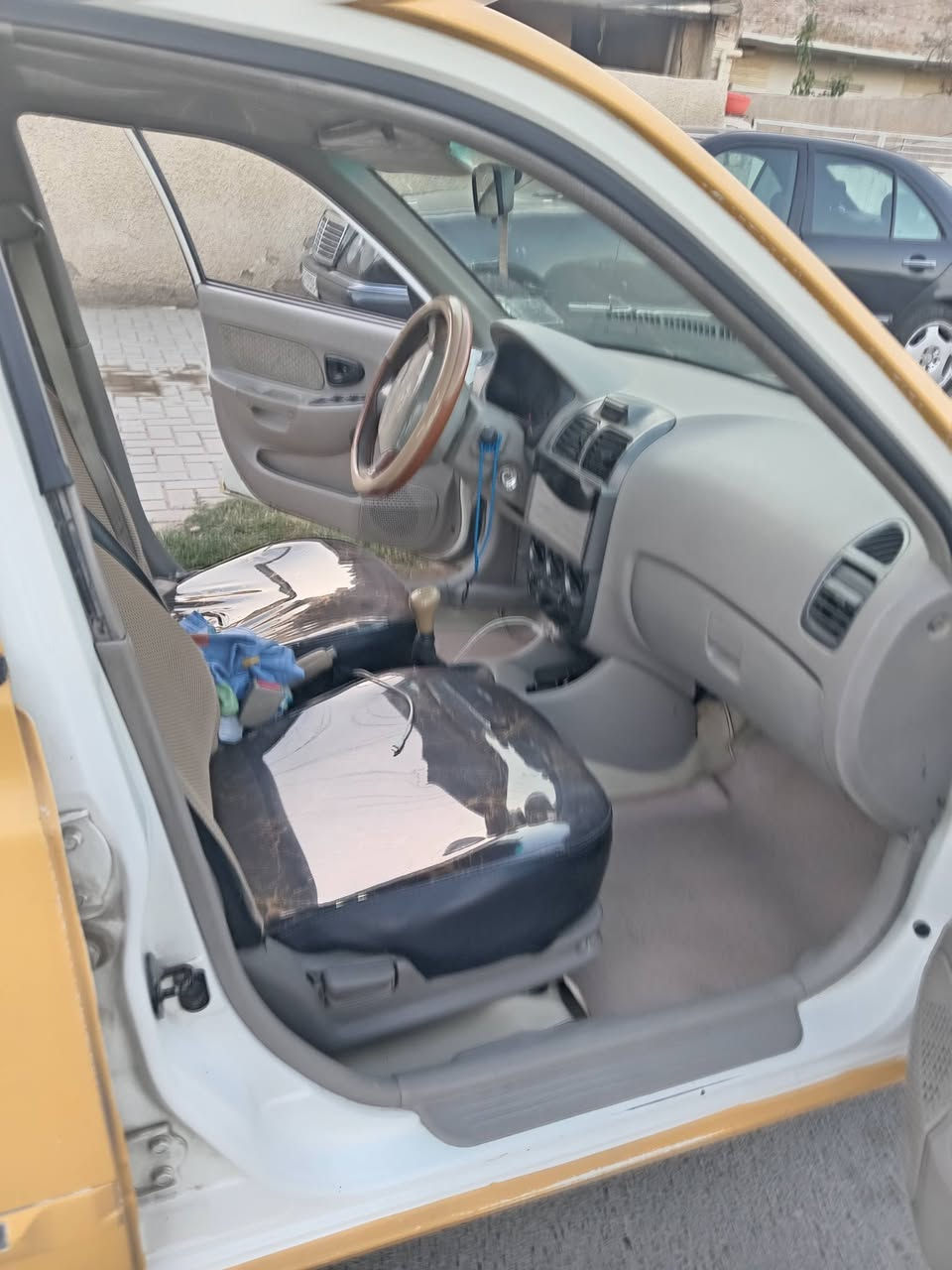 السلام عليكم اخوان هونداي فيرنا موديل ١٤ للبيع السعر ٨٠ وبيه مجال  هاتف ***********
