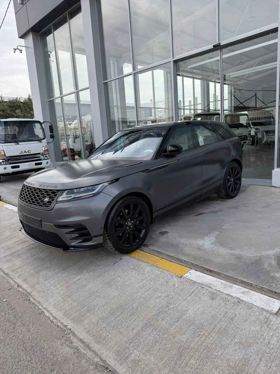 للبيع
رانج روفر ڤلر 🇬🇧 وكاله سردار  خليجيه 2018 موديل 

عداد المسافه المقطوعه 48 km 

بصمه ذكيه

كراسي كهرباء 

جنطه كهرباء

بنوراما 

داخل ابيض واسود تو كلر 

كامرات ذكيه

6 سلندر R داينمك

ويل كب اينج بلادي اسود كروم🖤

السياره وكاله وكفاله من حادث وضربه

✍️ملاحضه السياره مصبوغه كلها بنفس لونها الرصاصي لكن اللون الطافي المعروف بل مات بدون اي ضرر اي ضربه 👉🏿

رجاءا ميعرف بيها يكرمني بسكوته وليعلق اي شي 👍 

تفاصيل أكثر أتصل على رقمي *********** 📱 ☎️ 

السعر 250 $
