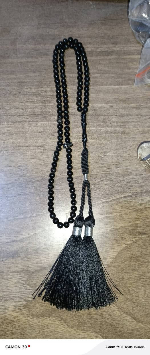 السلام عليكم سبحه يسر مصري ١٠١ناعمه حلوه السعر ٣٠ بصره ***********
