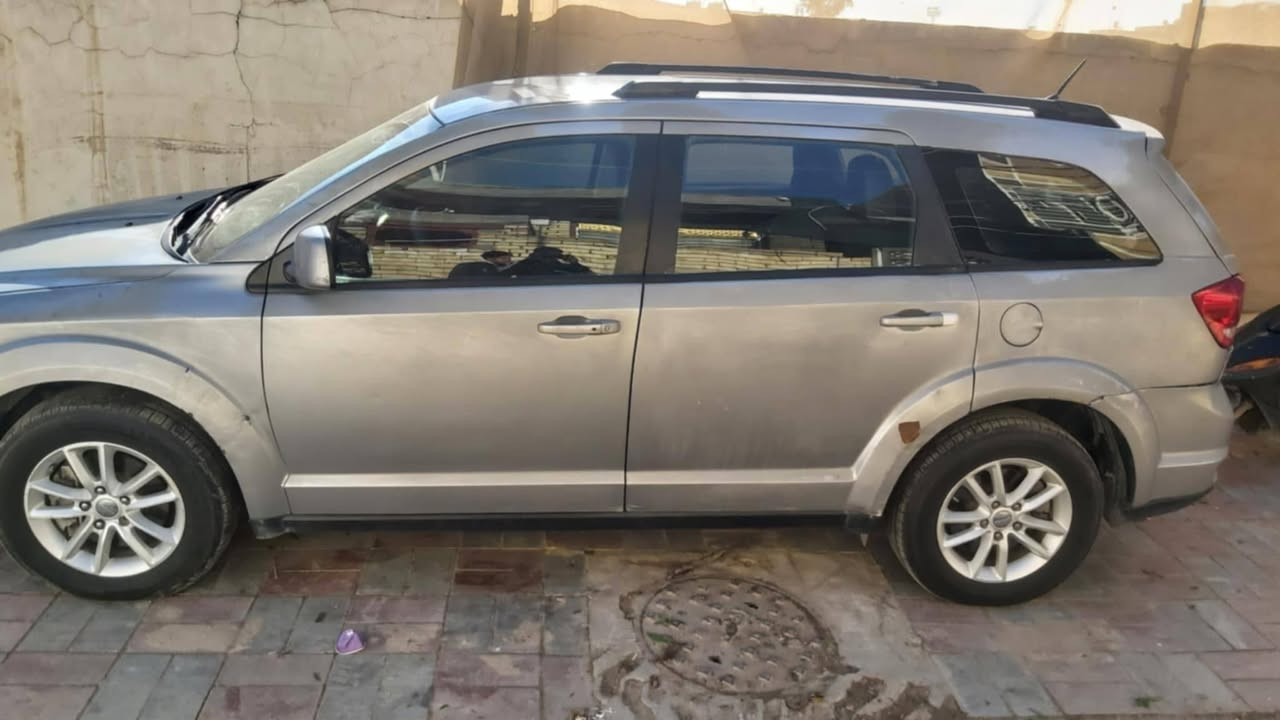 دوج جورني للبيع موديل 2015 حادث الجاملغ الخلفي حجم المكينه 3600 جاهزه من كل شي مكينه قبل سبوعين شادله بيه فقط جراد رقم بغداد المداور ثاني يوم  السعر 110 وبيه مجال للشراي
*********** 
ابو علي
