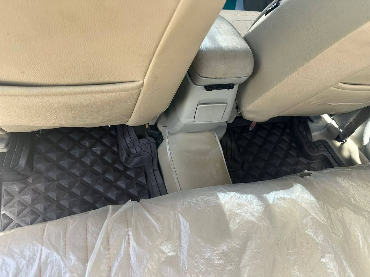 ليفان موديل 2012 . كاملة محرك وكير عادي ممتاز . تبريد شغال ثلج . هزة . رقم انكليزي دولي /بغداد .  سنوية إلى 2027 .  غرامات لاتوجد نهائيا .  مصفرة هيئة ونقل وبحث . بأسمي مشروع وطني .  بشرط تحويل ثاني يوم . رايدها 40 وبيه مجال . رقمي خاص


**إذا كنت صاحب هذا الإعلان وتريد حذفه لأي سبب، رجاءا أرسل رسالة إلى الدعم الفني**