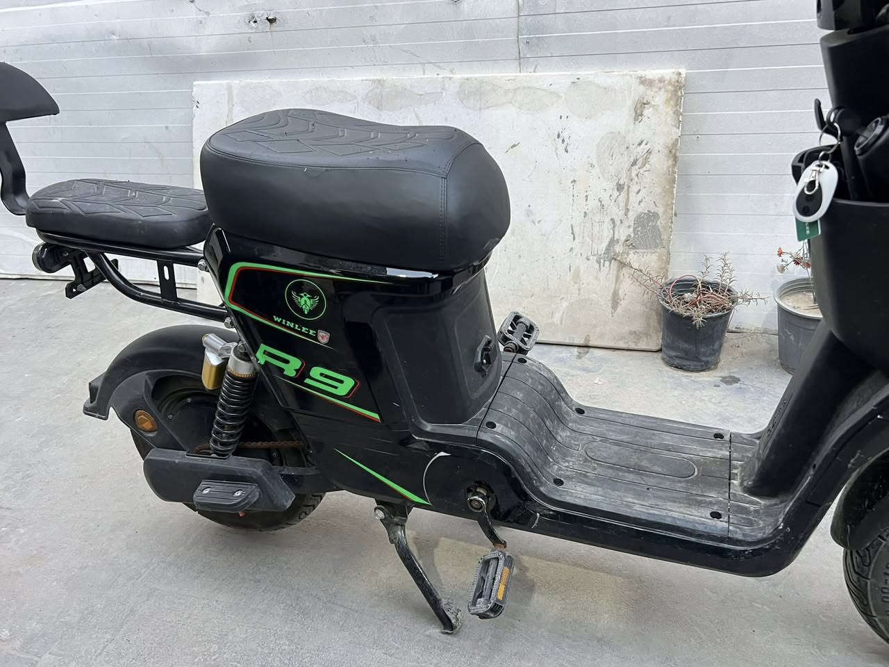 سلام عليكم. 
دراجه شحنR9 الحجم الكبير 
دراجه  جديدةمصار شهر ونص من مشترية 
5بطاريات  دراجه بيها نظامR بك خلفي 
بيها بلوتوث  لدات امامية خلفية  تدعم شريحةNFC دراجه كلش نضيفة مابيها اي خلل او نقص السعر450 الف. مكاني العطيفية او المنصور ***********
