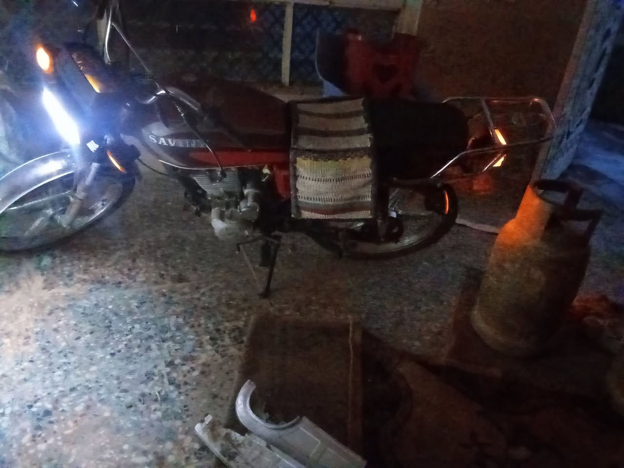 سلام عليكم ورحمة الله وبركاته 
دراجة سيفان موديل 20 وراق صوليه ونضيفه حيل سلف وهندر شاير هورن دبلات كدامي وخلفي يشتغلهن دشبول شغال محرك خير من الله خرسه وراق صوليه مدفوعه كمرك صينيه سنجيل موجودة دراجة شلعه ومعدل فول مكان بابل محاويل قريه البعلوان سعر 500 وبيه مجال بسيط  ترهم مراوس نضيفه تايكر نامه


**إذا كنت صاحب هذا الإعلان وتريد حذفه لأي سبب، رجاءا أرسل رسالة إلى الدعم الفني**