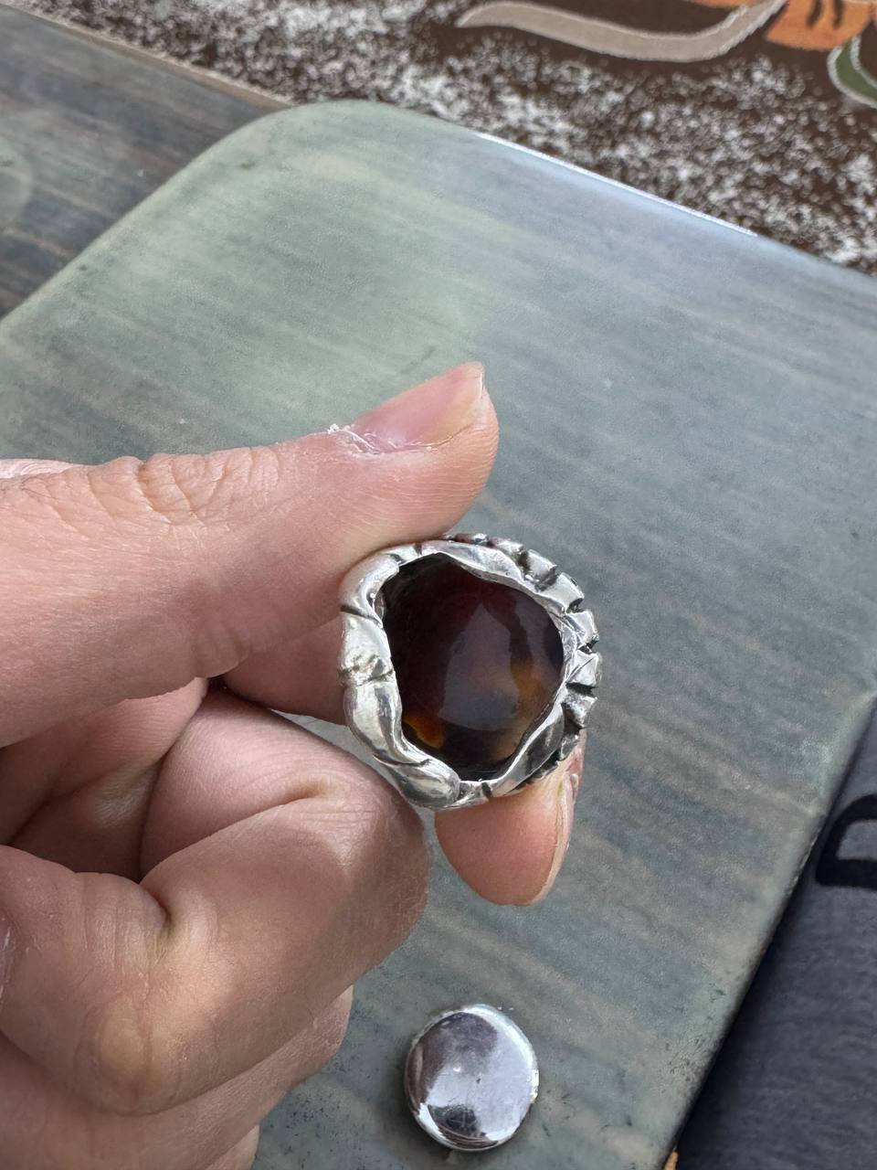 للبيع محابس فضة سعر الواحد 65الف
إذا تأخذهم ثنينهم 120 الف 
الاسود مكتوب بي سورة  ومصور بي كم صورة 
مكاني الشعب***********
