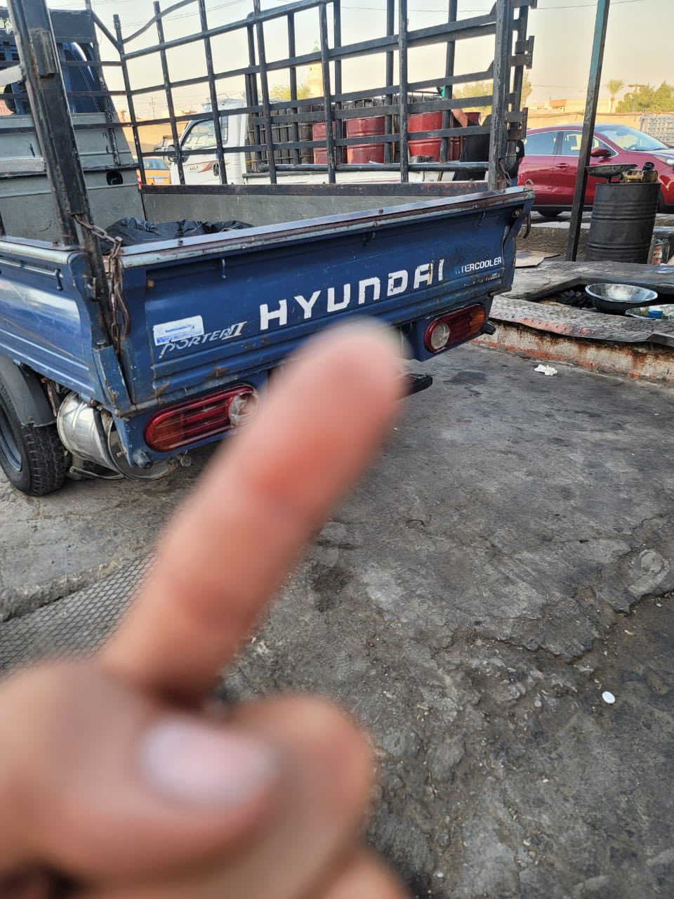 السلام عليكم كيه حمل للبيع موديل 2004 مكينه وكير خير من الله بغداد باسمي تحويل ثاني يوم  بيهه بس البور يرادله تصليح تبريد شغال  سعرها ٦٥ ورقه 
 تلفون ***********
