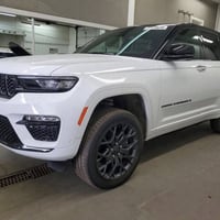 جراند شيروكي سومت • ٢٠٢٥ • مزاد الفلوجة