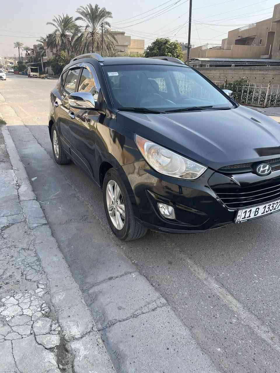 السلام عليكم
للبيع هونداي توسان 
موديل 2011
رقم بغداد دولي بسمي سنويه وهزه جديد 
وارد كندي 
حادث جاملغ امامي بدون دواخل بيها 3 قطع صبغ وبيها بلحافه مالت الباب صبغ 

محرك 2000 دوش 
محرك كير مكفولات 
فور ويل 
صدر تمام 
كشنات جلد ومخمل 
تدفئه كشنات 
تحكم استيرن جهتين 
كروز سرعه 
شاشه كامره 
ماشيه 150 كيلو 
السعر 118 وبي مجال 
مكان السيارة بغداد حي الجامعه 
***********
***********
