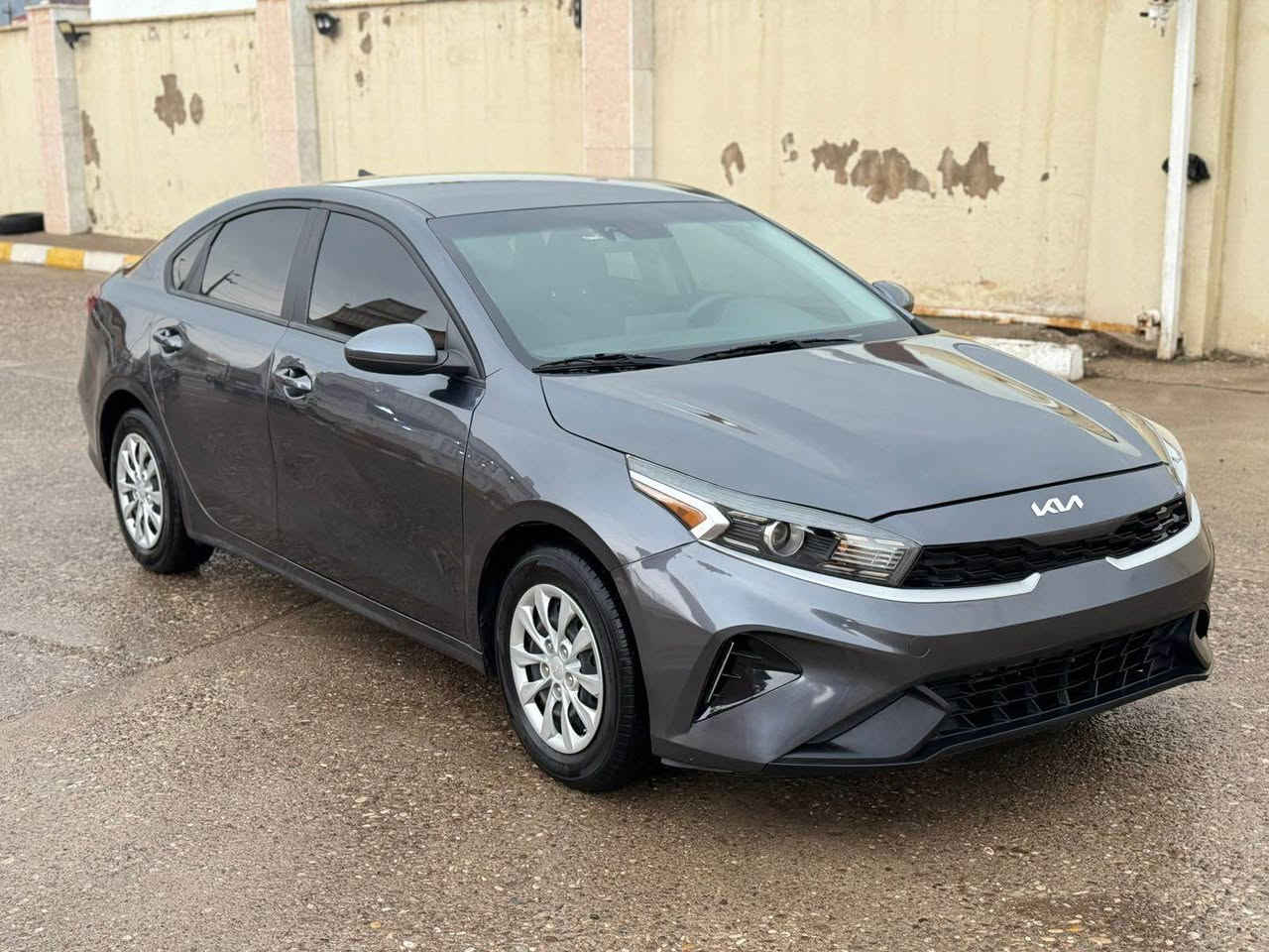 سلام عليكم ورحمة الله وبركاته 
KIA FORTE 2024 LX
جملغ و باب و ربع بنيد صبغ  
بدون دواخل و شاصي 
ايرباك ستيرن سستم شركة 
محرك 2.0L(4V)
موصفات LX
شاشة 
كاميرا رواية خلفية 
تحكم ستيرن 
تحديد سرعة 
رادار خلفي 
رادار امامي
سعر 130 $ و مجال 
*********** واتساب موجود أربيل, العراق
