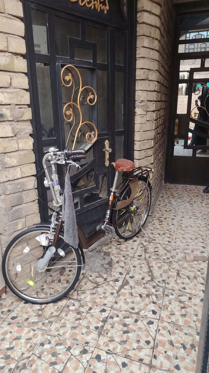 سلام عليكم بايسكل برجستون للبيع السعر 180 وبي مجال شكد عندك نزل بل تعاليق البايسكل مكفول كفاله عامه مكاني بغداد الدوره الاتصال على الرقم ***********
