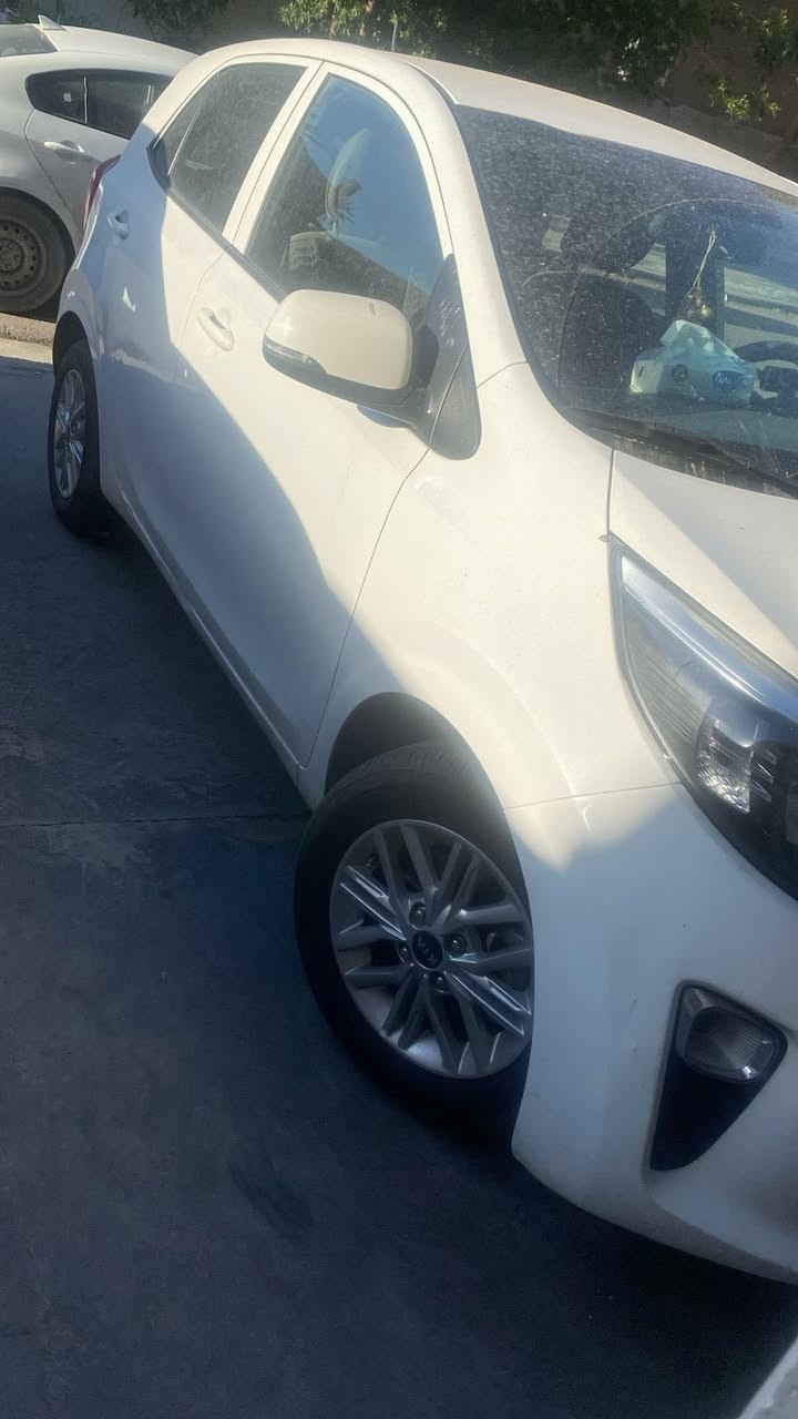 وعليكم 
 كيا بيكانتو  موديل 2021... لون ابيض وارد خليجي كفالة عامة ماشية 35,000 الف كيلو فقط رقم بغداد باسمي 

السعر 120وبيها مجال 

مكاني بغداد
للاستفسار***********
