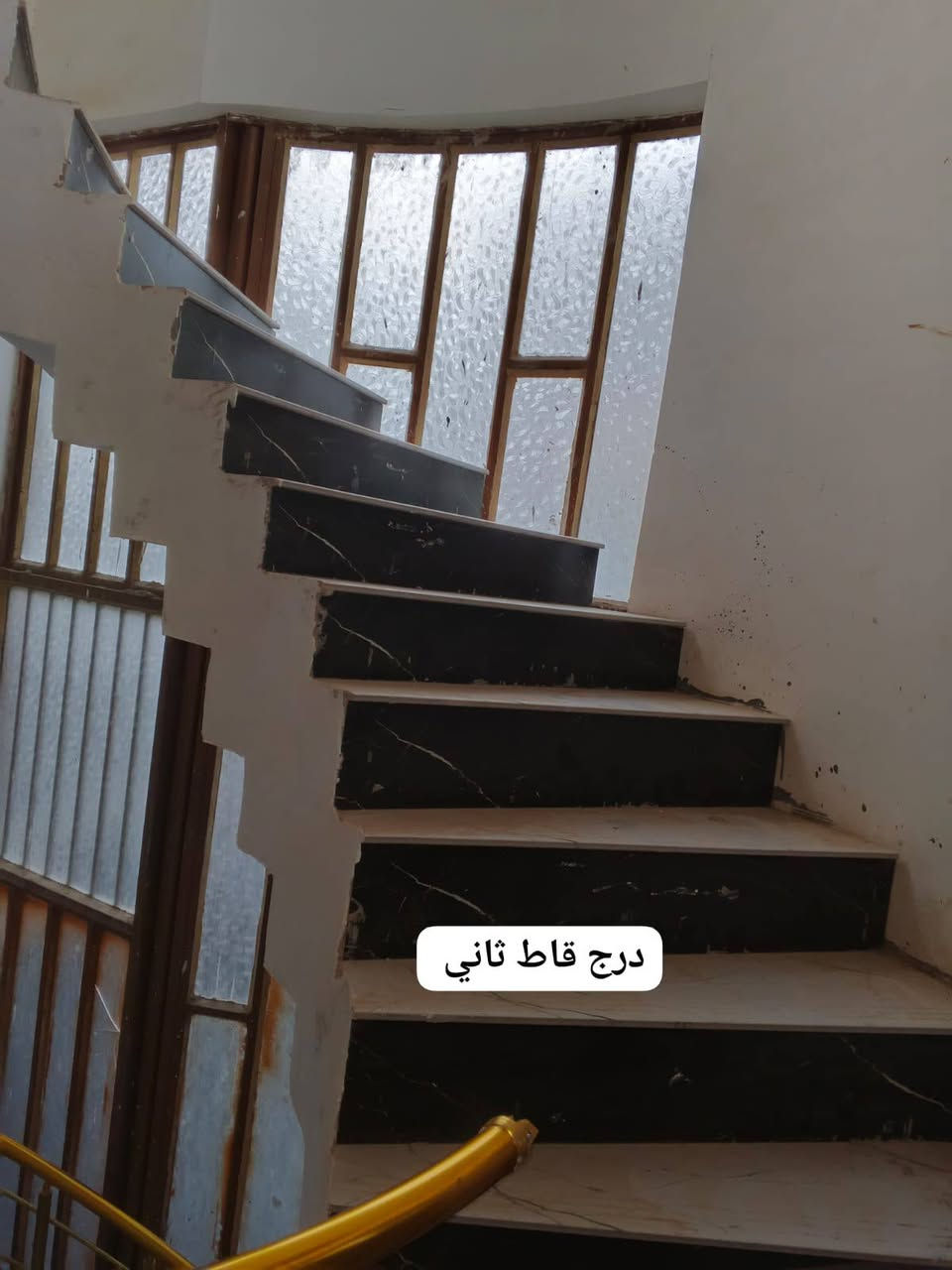 بيت للبيع في حي الجامعه خلفه شارع ٥٠خلفه.مكون من قاطين سيراميك كامل حزام.بناء ٢٠١٨. قاط اول غرفه وحمام.وصاله وبيها حمام.وديوانيه ومطبخ حار وبارد.وقاط الثاني.كذالك.نفس القاط الاول.. لاستفسار لارقام 
.***********
***********الرقم بي واتساب
