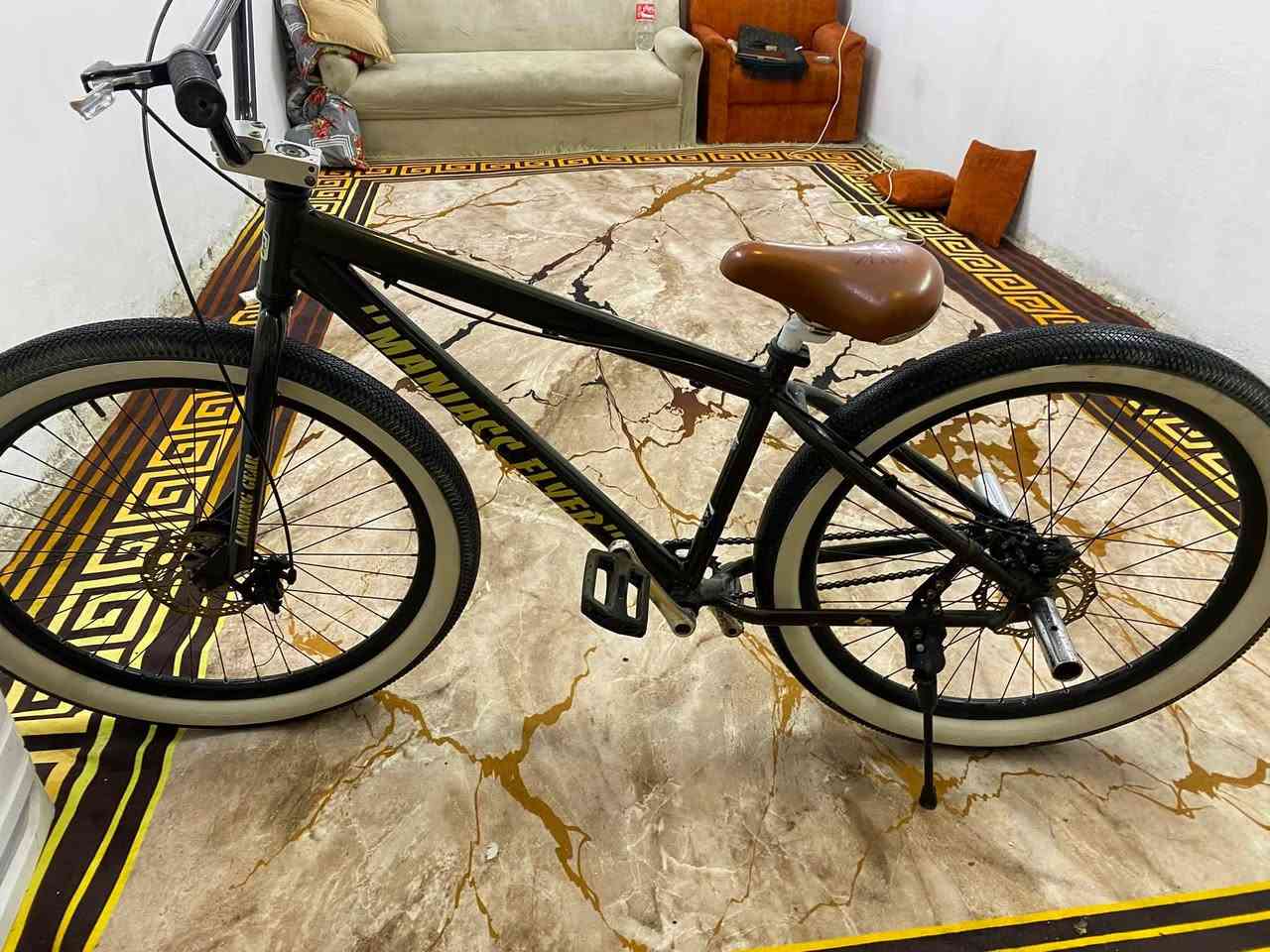 باسكل ابو الحركات BMXوزن خفيف كله فافون  كامل ما عوده شي بريكاته شغاله امامي وخلفي سعره 160وبي مجال حك الجيه المكان بغداد مدينه الصدر الاتصال ***********
