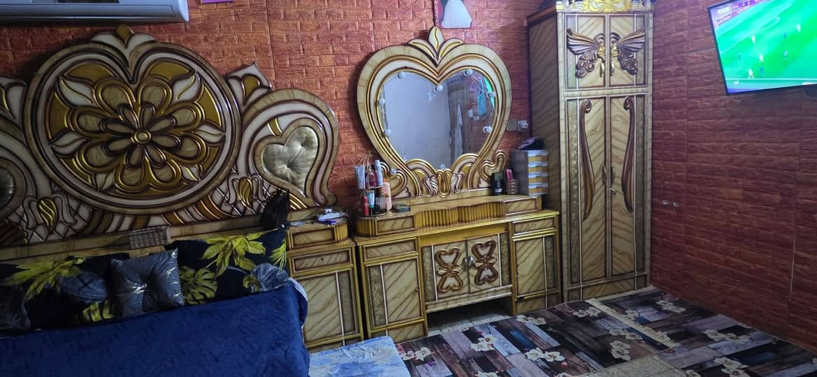 غرفة نوم للبيع جديدة مستخدمة شي قليل مكان بعقوبة ***********
