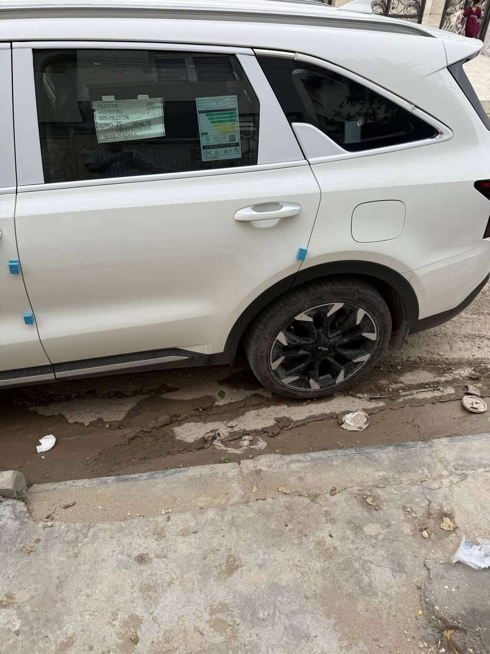 سلام عليكم كيا سورنتو ٢٠٢٤ خليجي كفالة السيارة رقم بغداد ماشية ٧٣ الف السعر ٣٠٠ $وبيها مجال ***********
