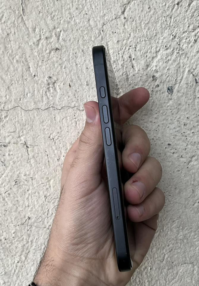 ايفون 16 بطارية 100 نظافة 100 ملحقات فقط وايره الاصلي ذاكرة 128 نموذج m شرق اوسط ب800 بغداد ***********
