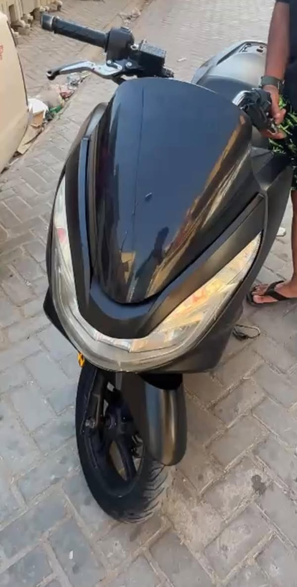 السلام عليكم بيسي اكس جيل الثاني كوري لونها اسود طافي بصمه محرك ١٢٥ دراجه خير من الله لاتنقيص ولاتبخير ماشيه 19الف بيها ملاحضات بصيطه عارضها بواحد ٣٠٠الف وبيها مجال حك جيه مكاني مدينه الصدر ***********
