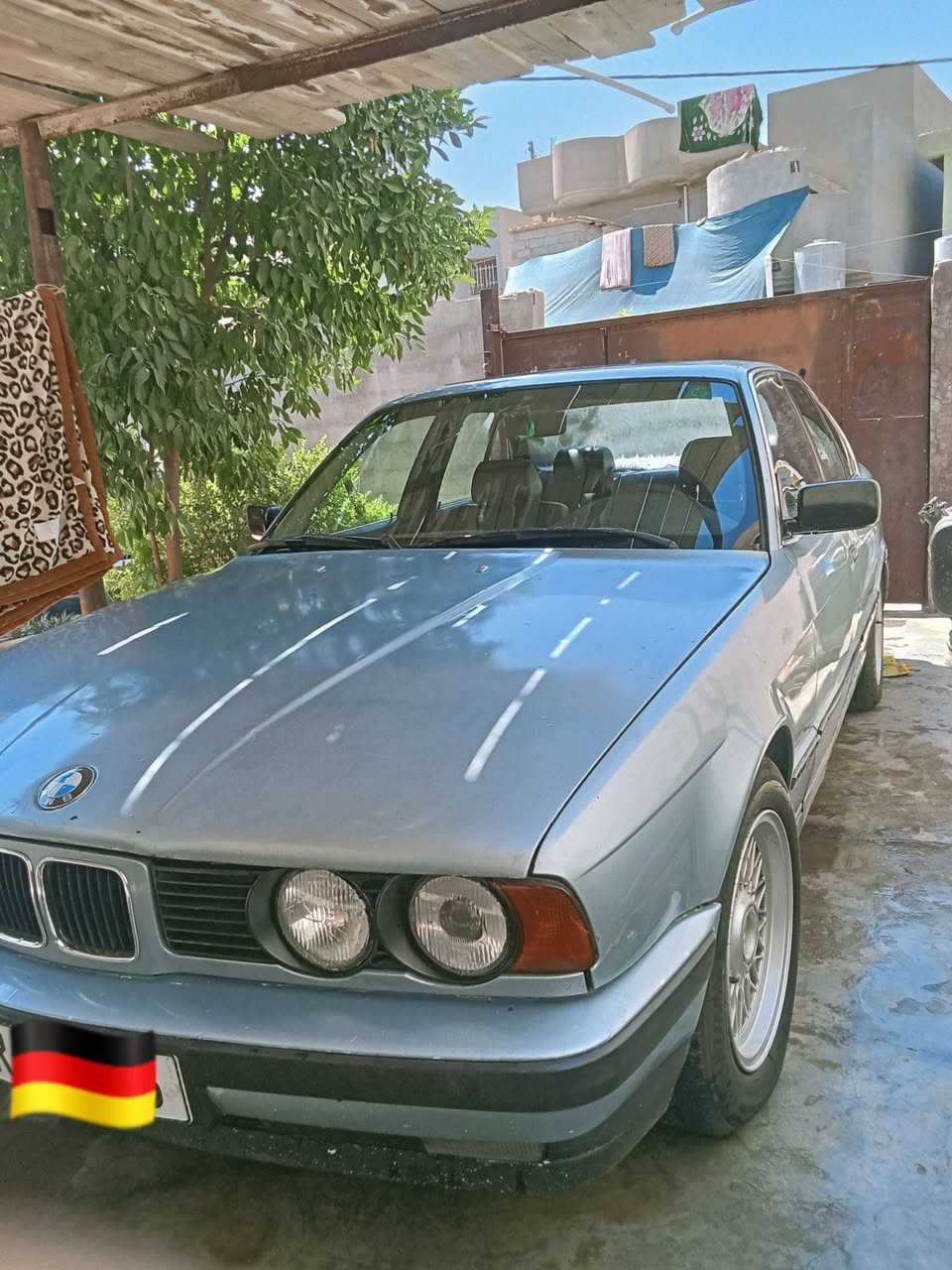 سلام عليكم عندي بي ام دبليو حجم535عليهة محرك525كير أوتو تخم تاير قبل شهر شادة تبريد ثلج محرك ماصارلي شاهرين شادة بيها فتحة كشنات كل عيب مابيهة اني ضربتة جلد ابلادي مخمل موديل 1991 صدر إمامي خلفي جديد محرك كير كهربائيات كاردن اكسل شيال جديد أربعة جامات كهربائي باتري جديد بيهة شلعا مال اثمانية اسلندر التراي للبصرة اشكد مابك دوسلهة   ما ابيع بس مراوسة BMW حجم 525 رقم *********** سعر خاص
