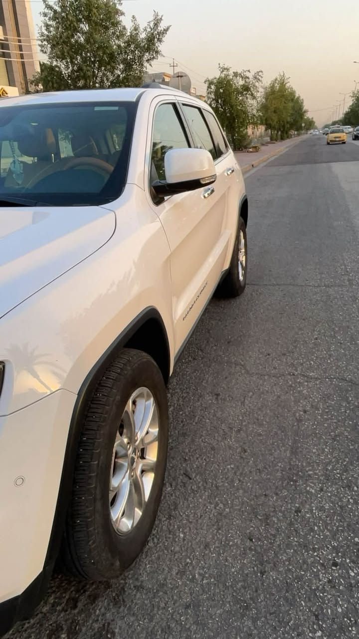جيب شيروكي لمتد ‏فول 1/1 خليجي موديل 2014 كير و محرك وتبريد وكهربائيات مكفولة بيها شبر بارد بالباب الخلفي سعر (260) بيها مجال 

***********
