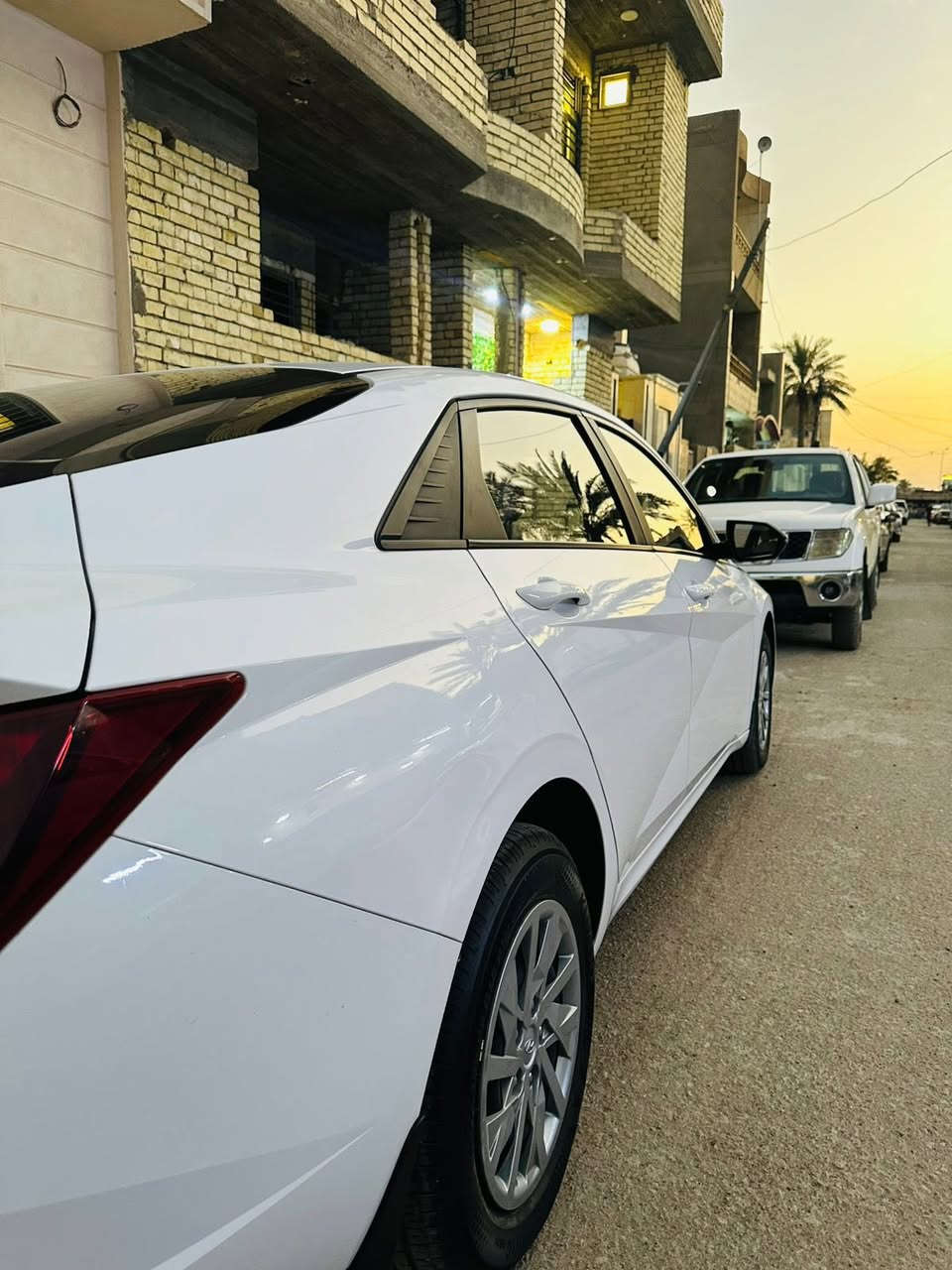 السلام عليكم
من رخصه الادمن صاحب الكروب 
للبيع 
هونداي النترا
 موديل 2022 
رقم أربيل الدولي الجديد
ماشيه 50 الف على ايدي مشتريها زيرو
السيارة جديدة بمعنى الكلمه
 عدا ملاحظتين بسيطات جداً
السيارة على وضع الشركه على ايدنا
صيانة السيارة كله بالشركه 
مواصفات السيارة 
تحكم إستيرين جهتين 
قطعتين تبريد 
داخل ابيض
محرك 1600 
مكفوله من الصبغ والحادث
العنوان بغداد 
السعر 162 و بيها مجال بسيط 
للاستفسار : ***********
***********
